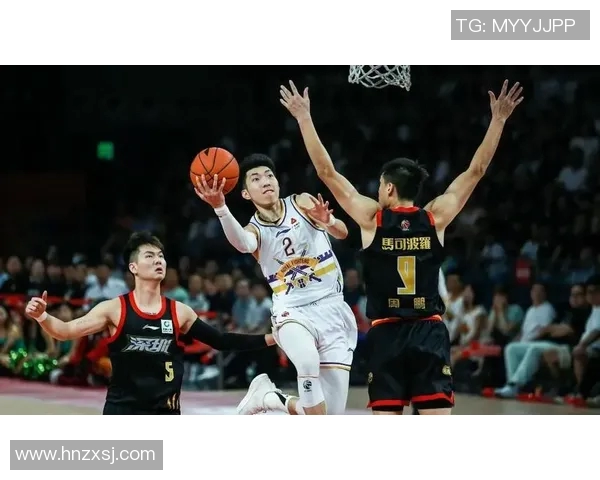 山东男篮与北京首钢激战正酣谁能在这场对决中笑到最后