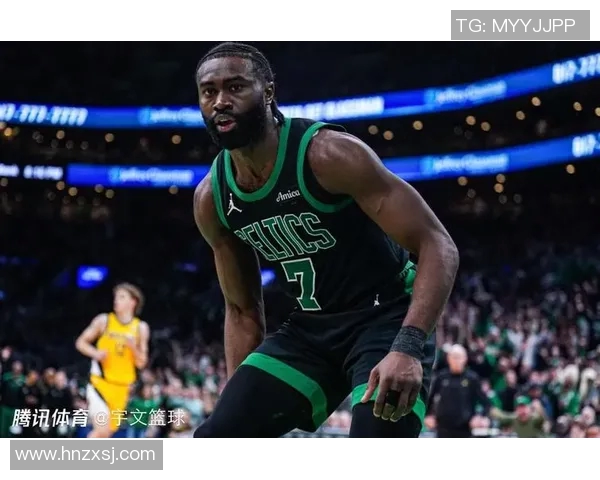 杰伦布朗如何在NBA赛场上展现领导力与个人魅力的双重风采